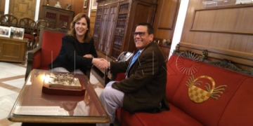 El cónsul de Cuba en Sevilla invita a empresarios de Melilla a su país