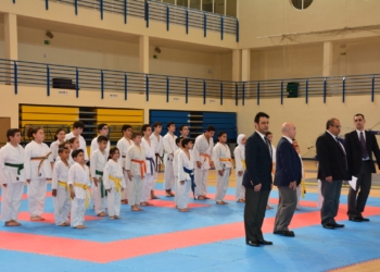 Imágen de la competición, con la entrega de trofeos al final el evento celebrado en el Javier Imbroda