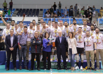 Jugadores aragoneses, en la recogida de sus medallas.