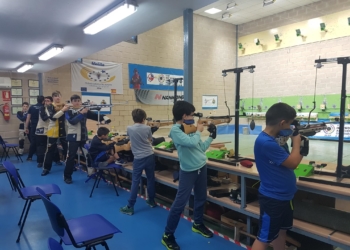 Línea de tirada de los deportistas de la Federación Melillense de Tiro Olímpico