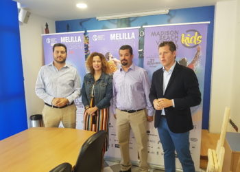 Imagen de la puesta de largo que ha tenido este trofeo en tierras melillenses.
