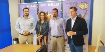 Imagen de la puesta de largo que ha tenido este trofeo en tierras melillenses.