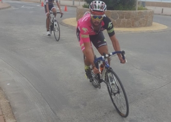 Ciclistas melillenses, en plena competición ciclista.