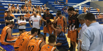Jugadores y cuerpo técnico de la entidad colegial.