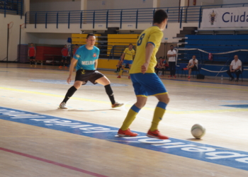 Nessin, con el balón, fue el autor del tercer gol de su equipo.