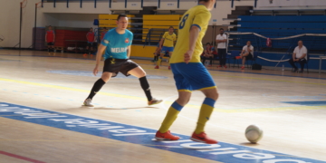 Nessin, con el balón, fue el autor del tercer gol de su equipo.