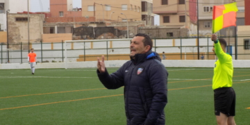 El entrenador rojinegro, en uno de los partidos disputados como local.