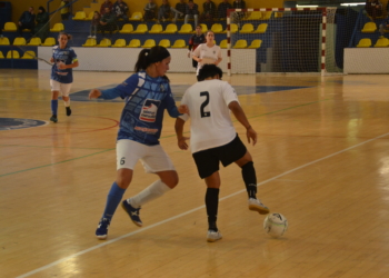 Raquel Souza, en el control de un balón, en uno de los partidos de esta temporada.