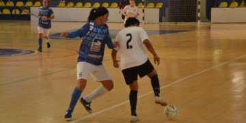 Raquel Souza, en el control de un balón, en uno de los partidos de esta temporada.
