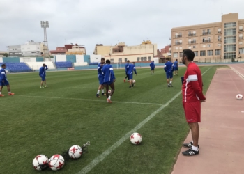 La plantilla de la UD Melilla, en la sesión de entrenamientos que realizó en la jornada de ayer.