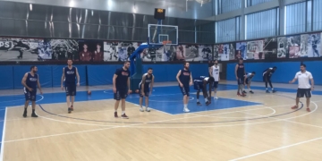 Jugadores de la primera plantilla del Club Melilla Baloncesto, en la sesión de entrenamientos realizada en tierras barcelonesas.