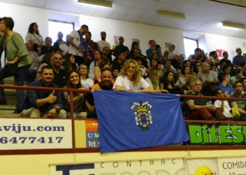 La afición melillense animó en todo momento a los jugadores del CAM Enrique Soler.
