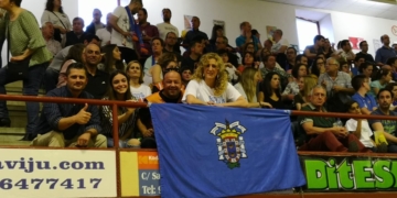 La afición melillense animó en todo momento a los jugadores del CAM Enrique Soler.