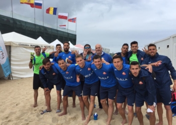 Los locales, en la celebración de uno de sus triunfos en Nazaré.