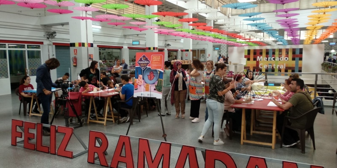 Talleres de pintura y artesanía para celebrar el Ramadán