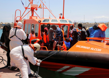 GRAF7543. MELILLA, 10/06/2018.- Llegada a Melilla de algunos de los inmigrantes rescatados cuando navegaban a bordo de dos pateras en el Mar de Alborán. EFE/ F.G Guerrero