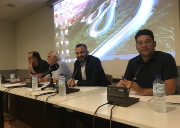 El presidente de la entidad azulina, Luisma Rincón, presidiendo la Asamblea Extraordinaria que se celebró en la noche de ayer jueves en el Palacio de Congresos.