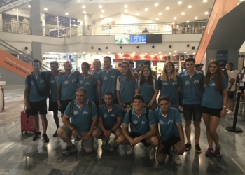 Componentes de la expedición de triatletas y jueces melillenses que han partido de nuestra ciudad para tomar parte en este Campeonato de España