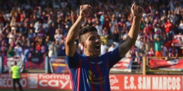 Zarfino celebra la victoria azulgrana sobre el Cartagena