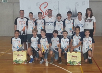 El conjunto de minibasket del CD Enrique Soler ha dejado constancia de su buen hacer como equipo en Santiago
