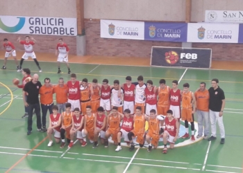 Jugadores de ambos equipos que se midieron en la jornada de ayer.