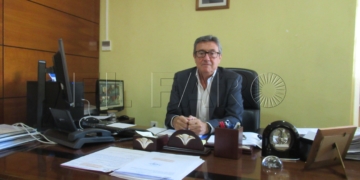 El director provincial de Educación, José Manuel Calzado, recibió a El Faro en su despacho