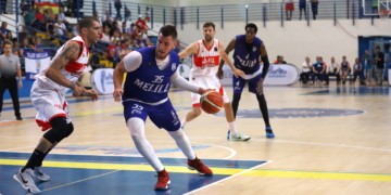Mucho del juego de ataque del Melilla Baloncesto pasa por las manos de Fran Guerra.
