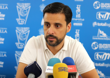 El renovado técnico melillense, en su rueda de prensa de presentación oficial.