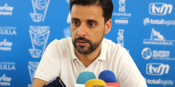 El renovado técnico melillense, en su rueda de prensa de presentación oficial.