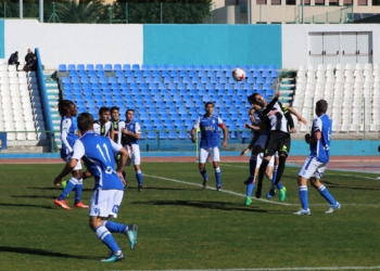 Jugada del partido que enfrentó al Cartagena frente al Melilla, en el estadio municipal Álvarez Claro.