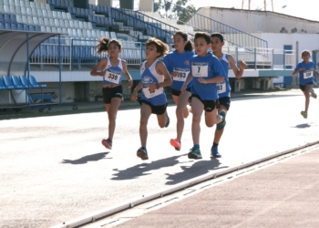 A la finalización de las pruebas deportivas se procedió a la entrega de trofeos de las distintas competiciones atléticas que se desarrollaron en la presente temporada.