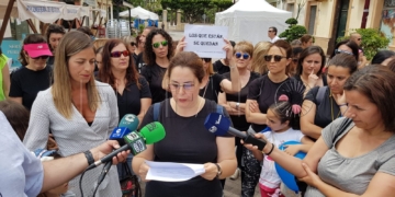 Momento de la lectura del manifiesto con las reivindicaciones de la plataforma de interinos docentes