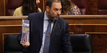GRAF8862. MADRID, 27/06/2018.- El ministro de Fomento, José Luis Abalos, durante su intervención hoy en el pleno del Congreso. EFE/Ballesteros