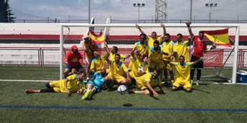 El conjunto del CD Tercio celebró el título y también los trofeos a Juan Carlos Amar, como portero menos goleado, a Tarek Ouhabi, como máximo goleador, y a De la Torre, como más veterano.