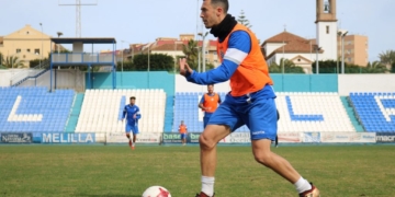 Álex Cruz abandona la Unión Deportiva Melilla y jugará el próximo curso en las filas del Atlético Sanluqueño CF.