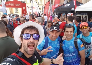 El atleta melillense, primero por la izquierda, junto a alguno de sus compañeros en una de las competiciones nacionales que intervinó en la presente temporada de trail.