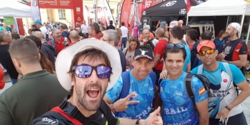 El atleta melillense, primero por la izquierda, junto a alguno de sus compañeros en una de las competiciones nacionales que intervinó en la presente temporada de trail.