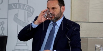 GRAF9690. MADRID, 13/07/2018.- El ministro de Fomento, José Luis Ábalos, durante la rueda de prensa posterior a la reunión del Consejo de Ministros celebrada hoy en el complejo de La Moncloa. EFE/J.J. Guillén