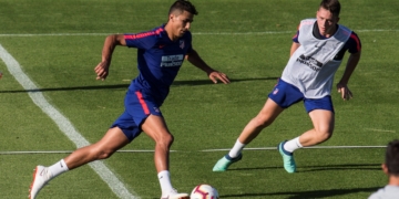 El melillense, a la derecha, en una de las sesiones de entrenamientos con el primer equipo.