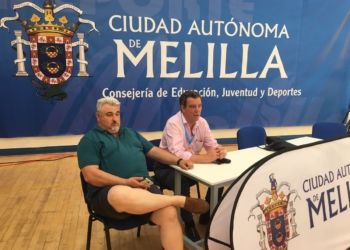 El consejero de Deportes, Antonio Miranda junto a Javier Almansa, presidente de la FMB, visitó el Imbroda Ortiz.