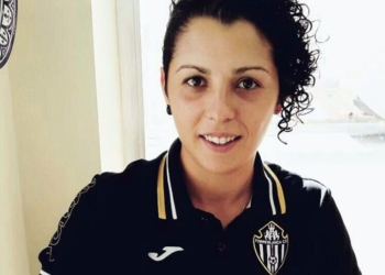 La nueva jugadora local, con la elástica del Torreblanca.
