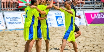 Los melillenses, en la celebración de uno de los goles en la final ante los murcianos