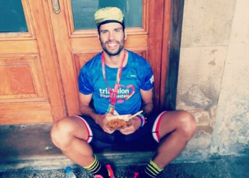 El triatleta melillense, a la conclusión de la competición en tierras vitorianas.