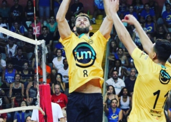 El jugador brasileño, con uno de los equipos de su país.