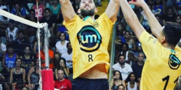 El jugador brasileño, con uno de los equipos de su país.