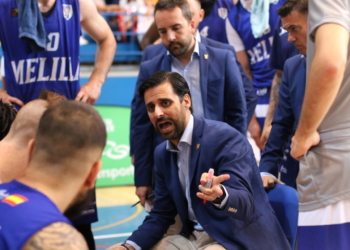 Mucho trabajo es el que tiene por delante el primer entrenador del Decano, Alejandro Alcoba.