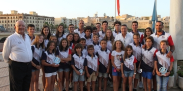 Foto de familia de los regatistas participantes en vela ligera.