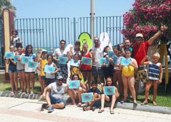 La Escuela de Surf ‘licencia’ a sus primeros treinta alumnos