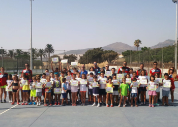Foto de familita de muchos de los participantes en esta jornadas deportivas