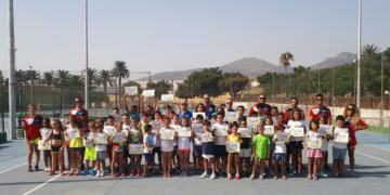 Foto de familita de muchos de los participantes en esta jornadas deportivas